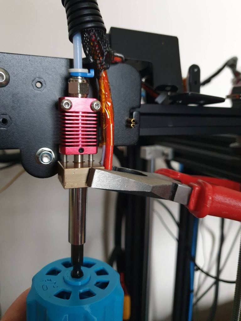 How-To-Change-The-3D-Printer-Nozzles-guide-1.jpg How-To-Change-The-3D-Printer-Nozzles-guide-1.jpg