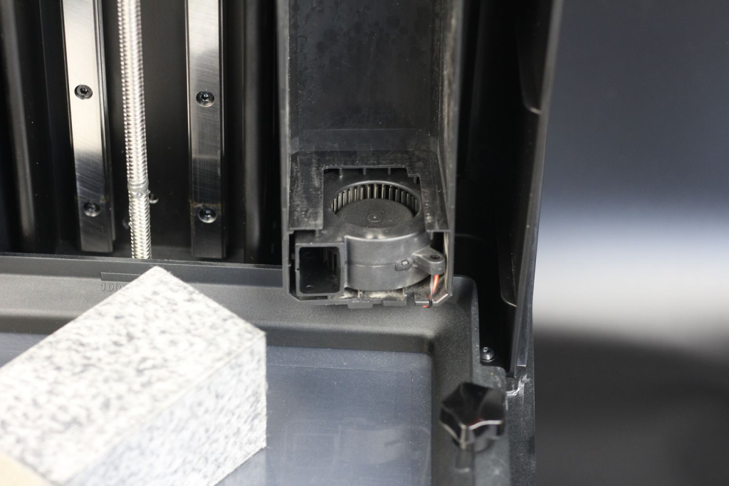 Dirty-fan-on-Halot-Mage-Pro-carbon-filter.jpg Dirty-fan-on-Halot-Mage-Pro-carbon-filter.jpg